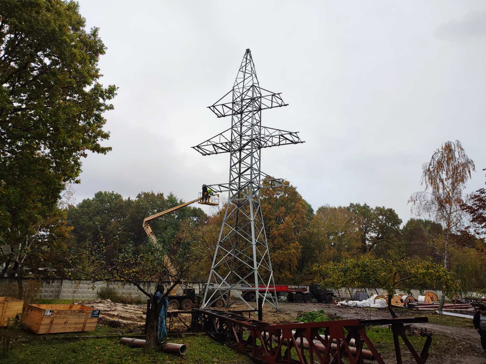 Electricity transmission lines